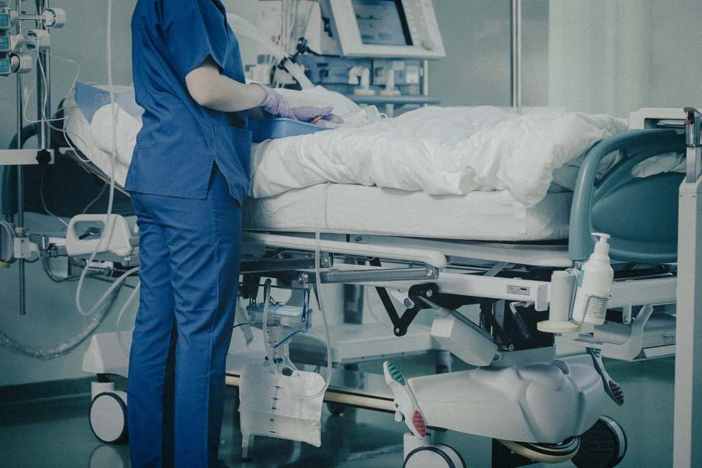 Travel Nurse Career Guide: Progressive Care Unit (PCU) Nursing what does a tele nurse do?